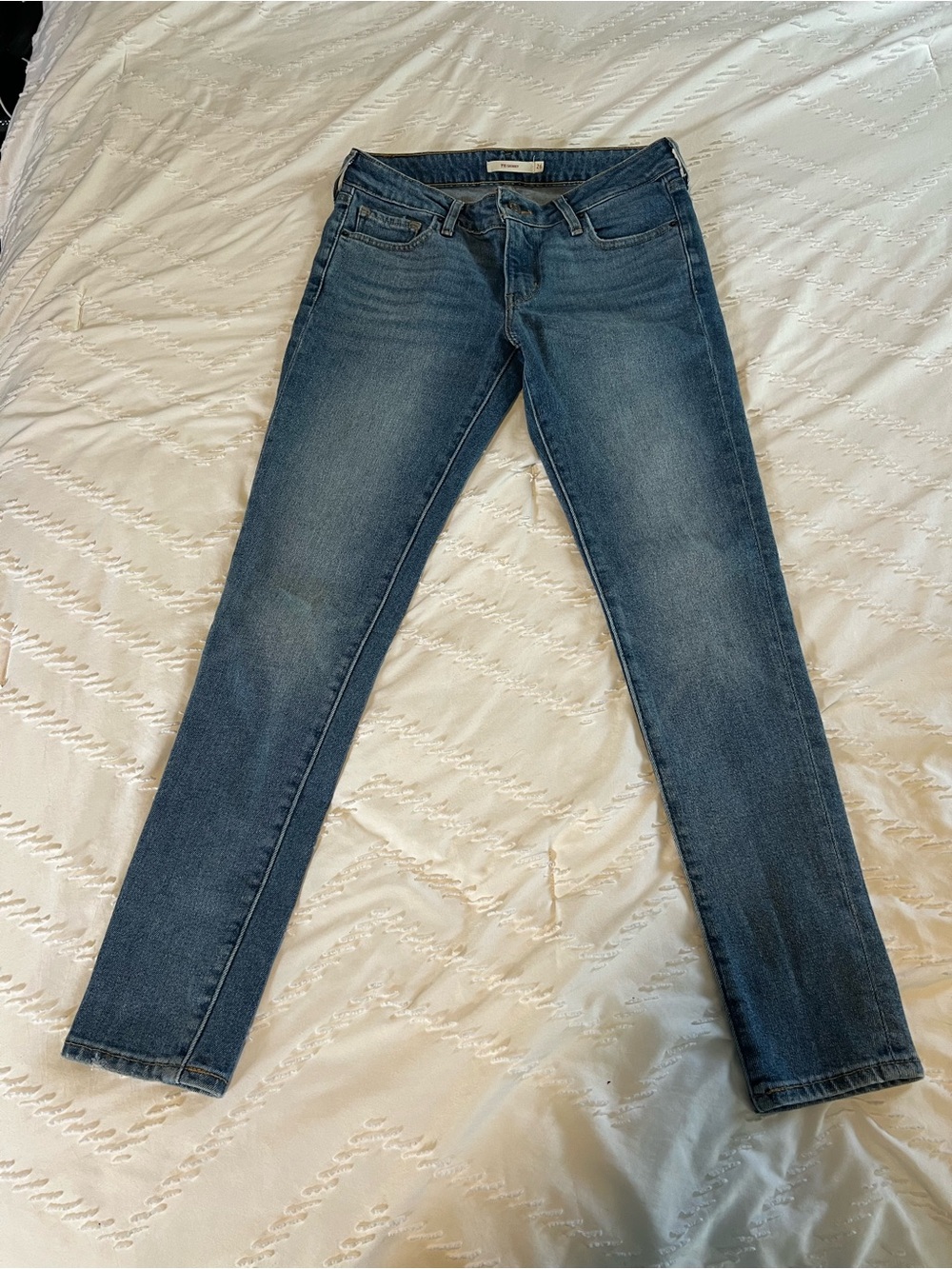 Levi's Women's Skinny Jeans in Faded Blue Wash